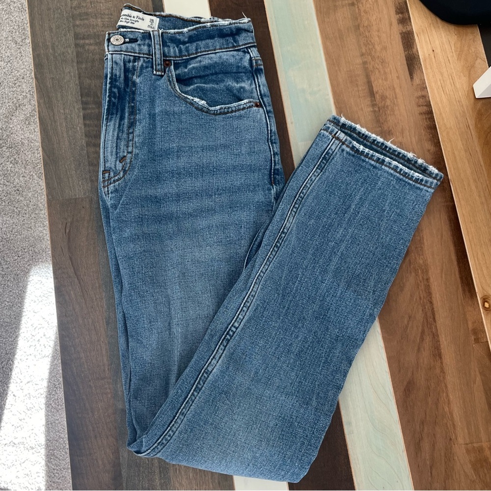 Abercrombie ultra high rise 90s slim straight jean curvy medium wash